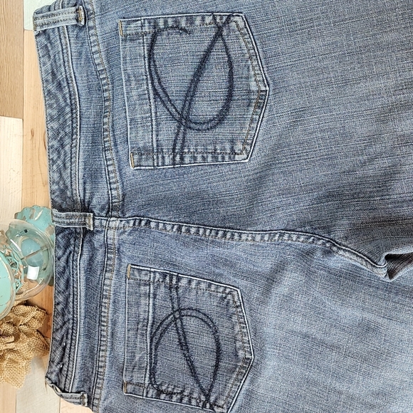 CHICO'S PLATINUM LIGHT WASH BLUE JEANS - Picture 6 of 13